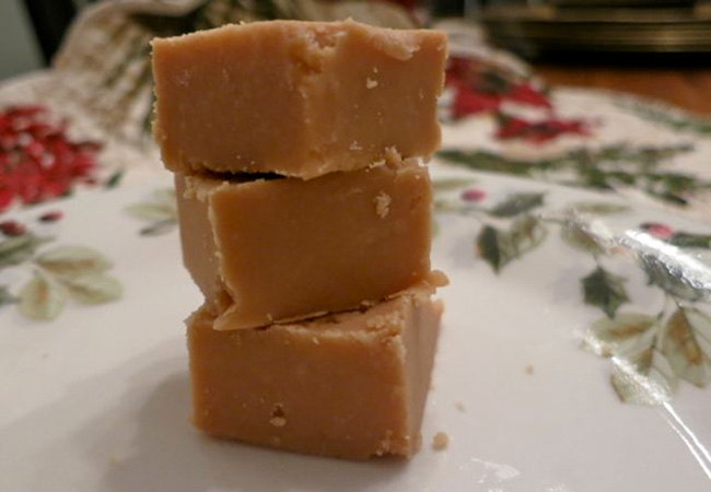 Easy Peanut Butter Fudge, Only 4 Ingredients