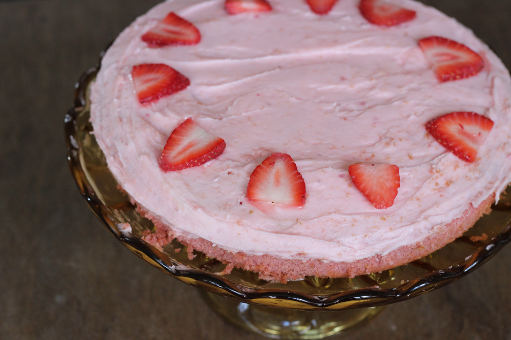 Fresh Strawberry Cake with Strawberry Cream Cheese Frosting